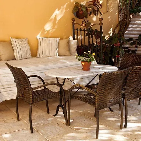 Veroniki & Moraḯtika